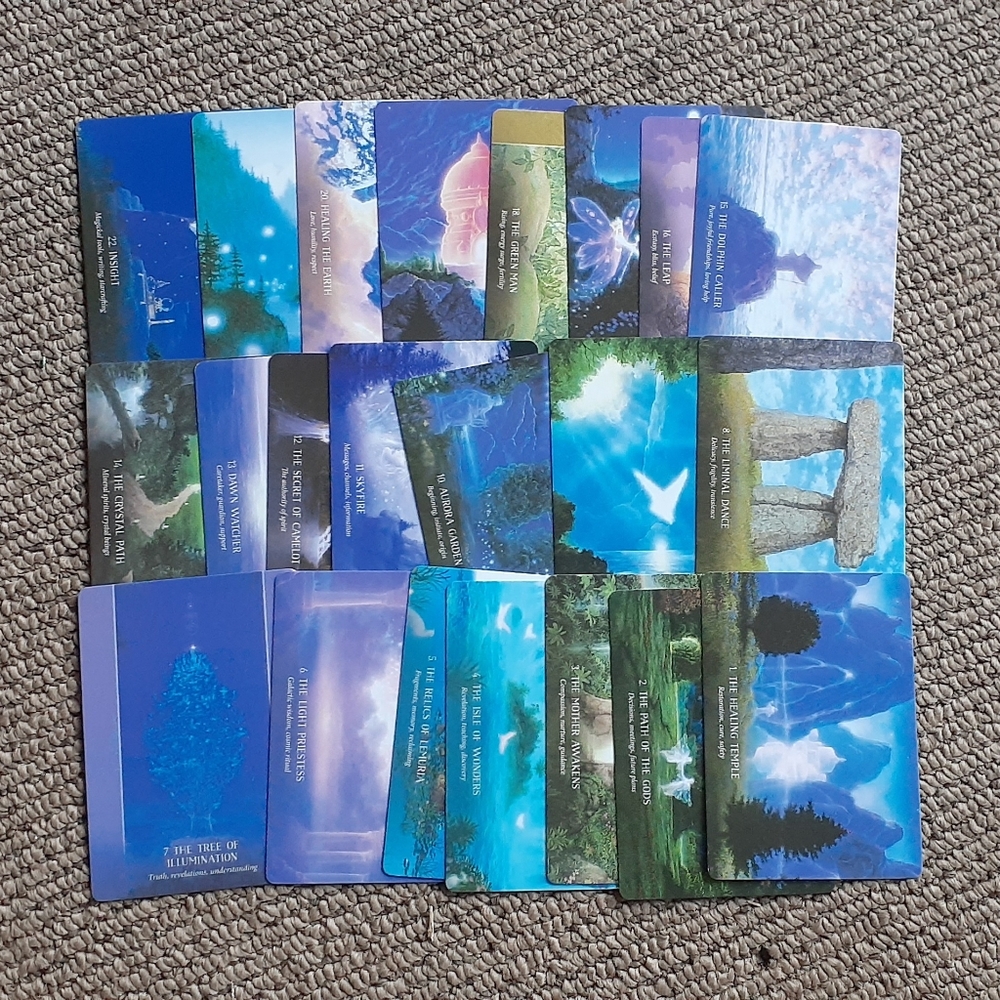 Oracle of the Hidden Worlds A 44-Card Deck - Picture 6 of 7